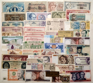 G /2 BEAU Lot de 47 Billets du MONDE de TB à NEUF (Voir Photos )