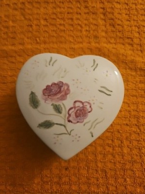 White Ceramic TRINKET BOX Heart Shaped floral design  NICE Small Chip On Bottom
