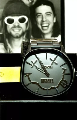Nixon Nirvana Sentry 'Black' Wobble Smiley Face Watch.  - Imagen 1 de 4