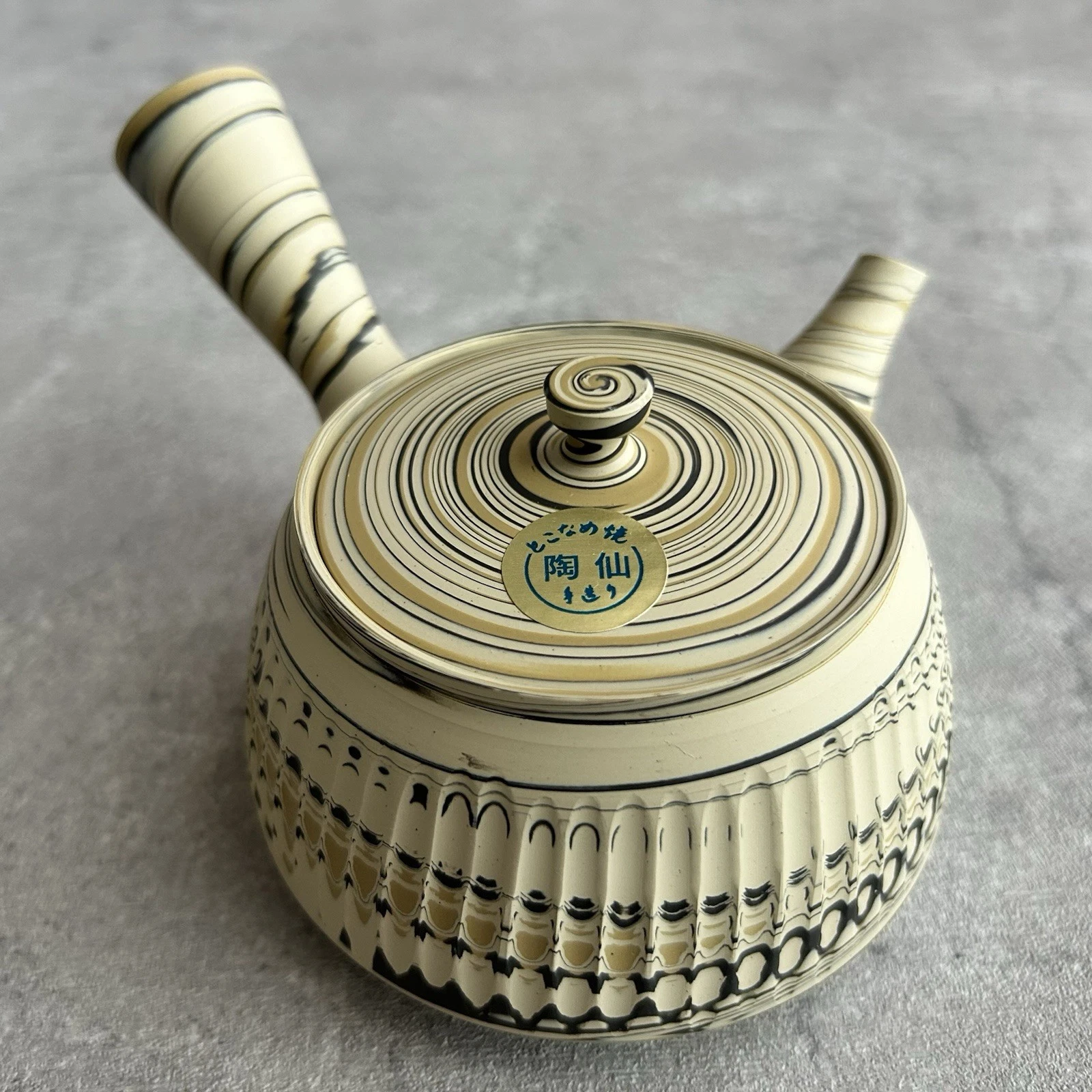 Tōsen Kiln Tea Pot - Thumbnail 2