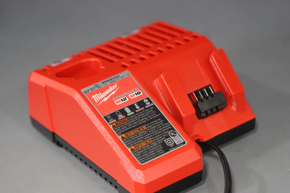 MILWAUKEE TOOL M18XC 5.0 & M18 CP2.0 Multi-Voltage Chrgr & Lithium Batt,No Box - Image 3 of 4