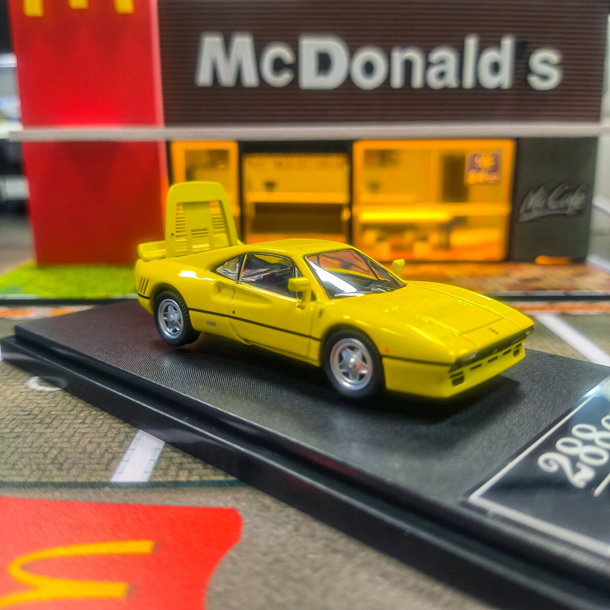 ミニカー herpa Ferrari 288 GTO Hone Model 1/64 Scale Ferrari 288 GTO Yellow Diecast Car
