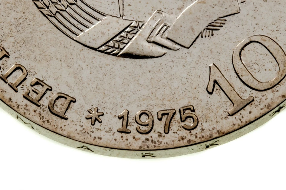 1975 Germany - Democratic Republic 10 Mark, Albert Schweitzer KM# 56 - Image 3 of 3