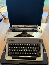 OLYMPIA Reiseschreibmaschine Mit Koffer, mechanisch