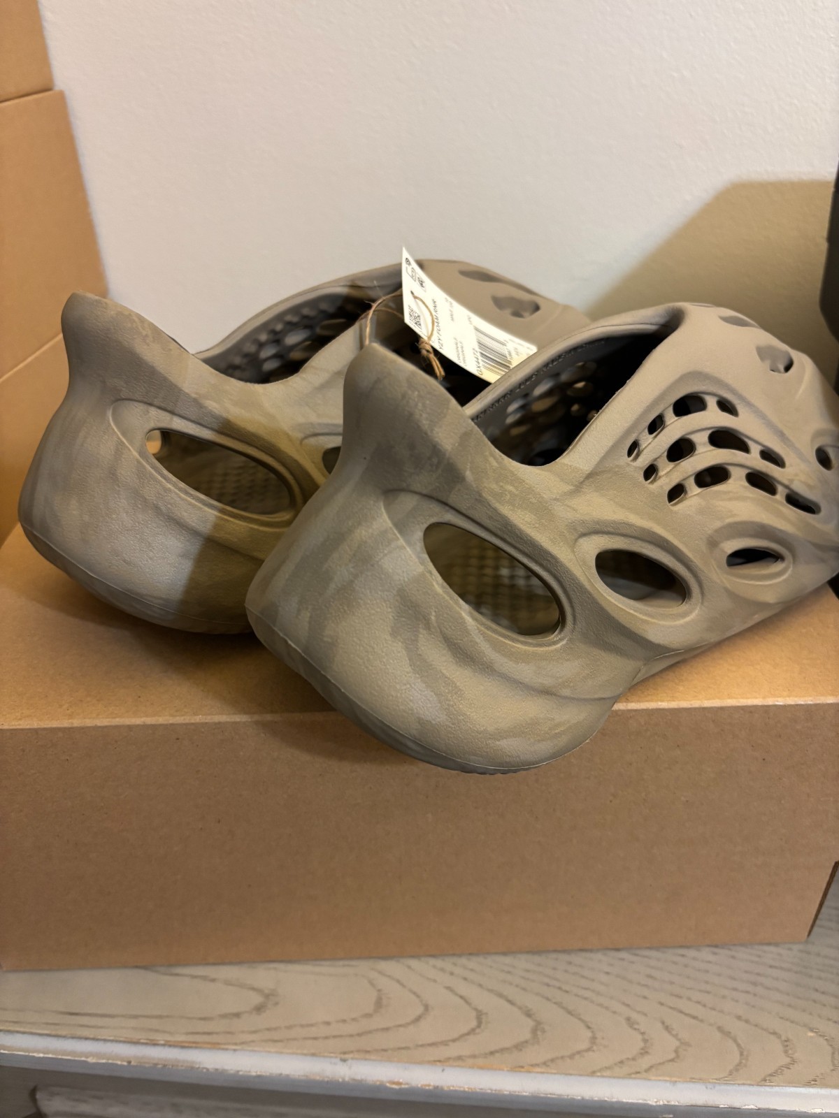 Size 10 - adidas Yeezy Foam Runner Stone Sage thumbnail 3