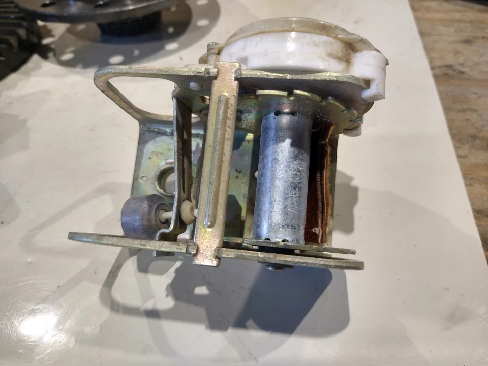 Retractor de cinturón de seguridad Jeep J10 J20 Foto 4 de 4