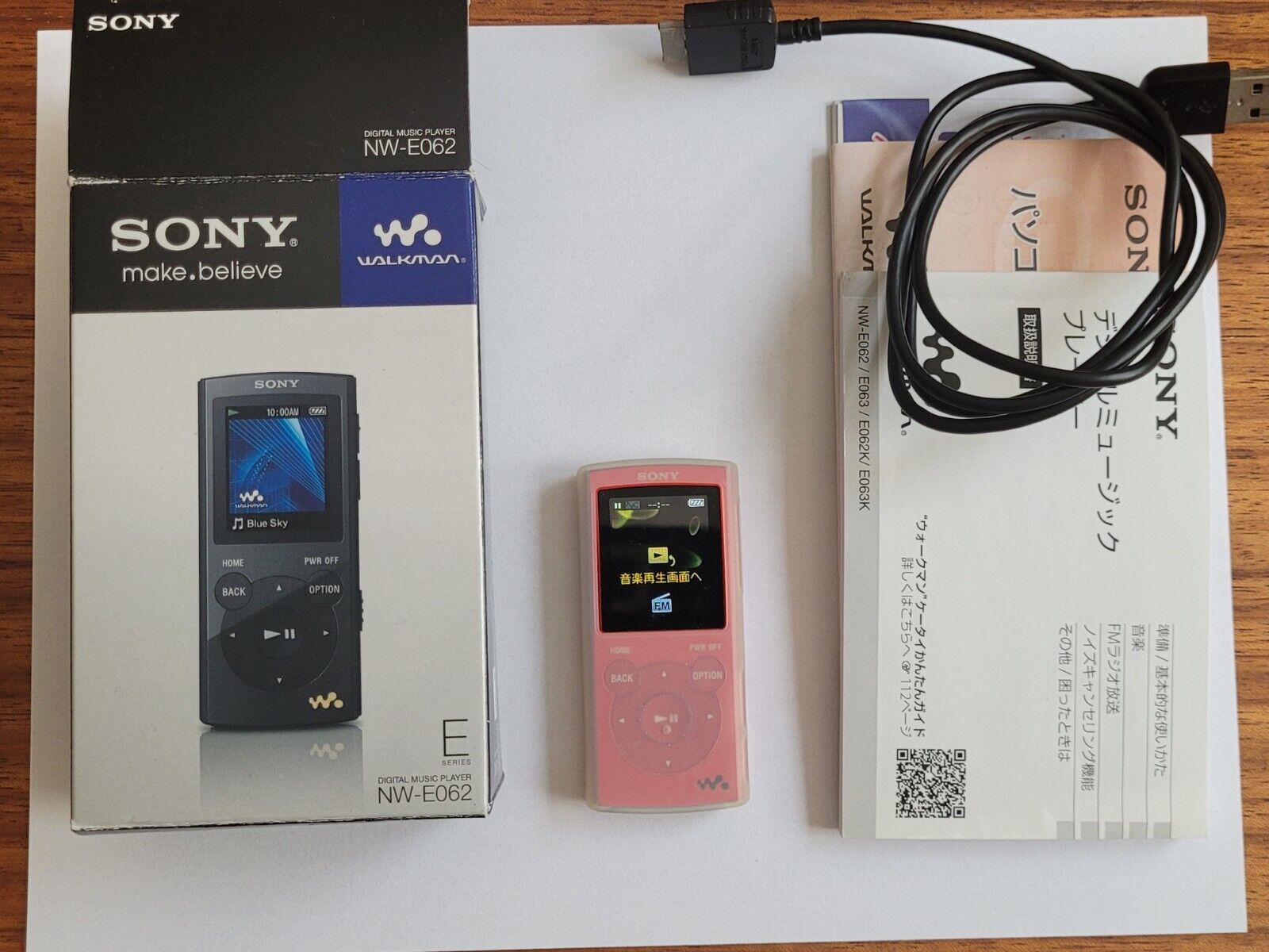 SONY WALKMAN 2GB NW-E062 Red MP3 Portable Retro Player + Box *JAPAN IMPORT*