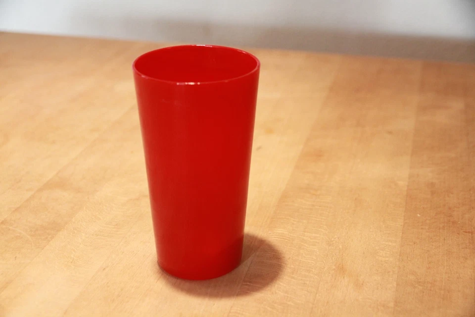 konische IKEA Glas Vase rot