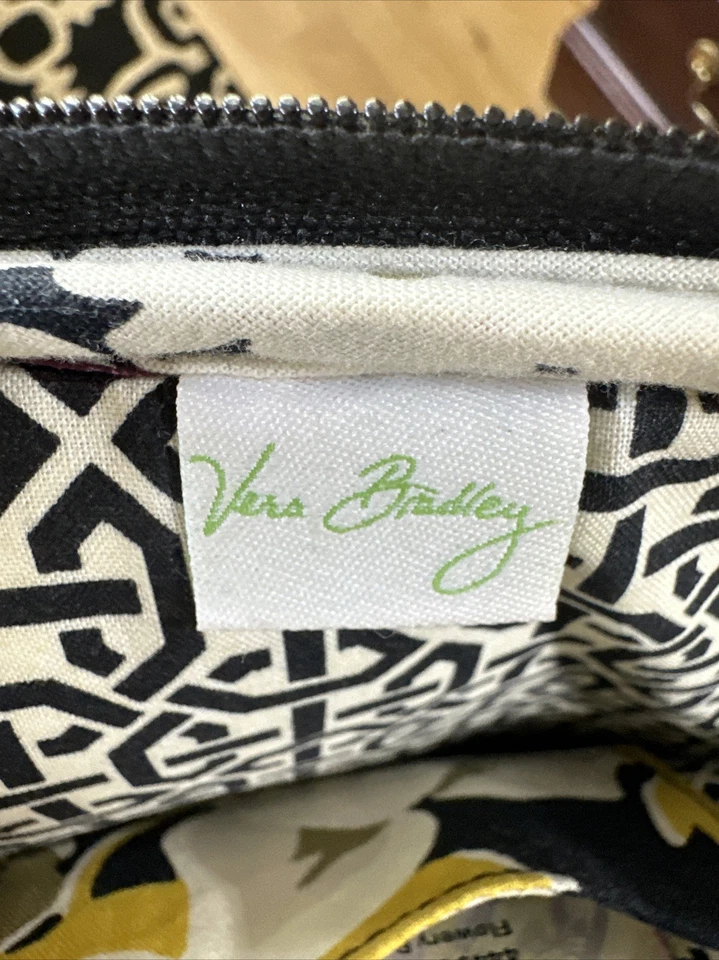 Funda I-pad o Kindle, Vera Bradley, limpia. Floral amarillo/negro, Dogwood Pat. Foto 4 de 4