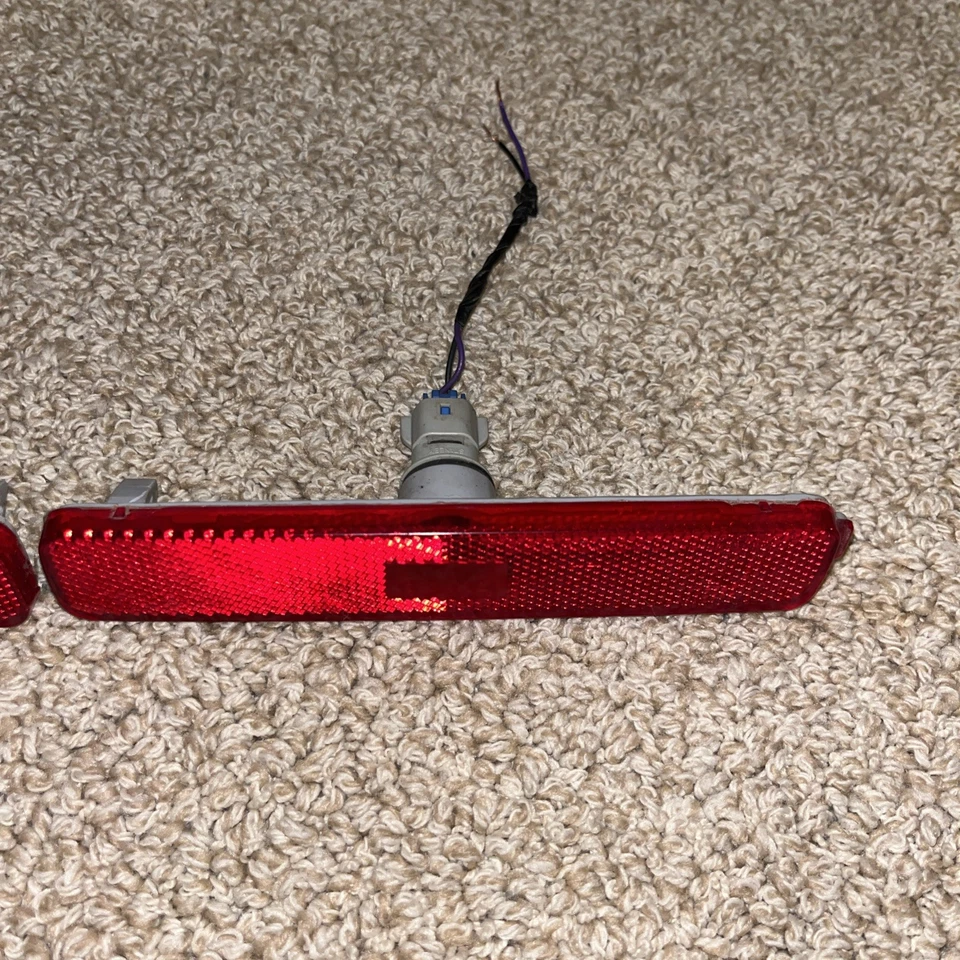 05-08 CADILLAC STS RIGHT REAR SIDE MARKER REFLECTOR TURN SIGNAL W/ BULB TESTED - Image 3 of 4