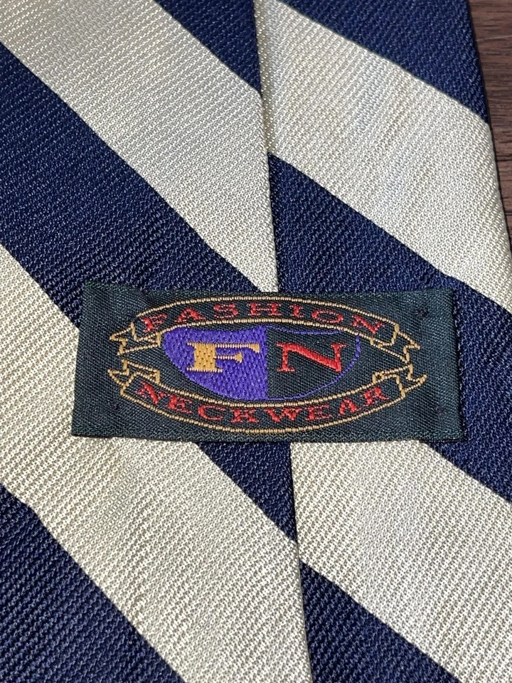 时尚领带男式海军蓝奶油色对角线条纹 100% 真丝美国制造 — 第 4/4 张图片