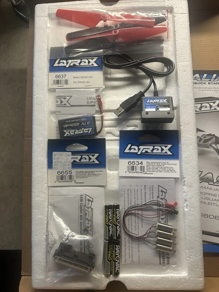 TRAXXAS ALIAS HIGH PERFORMANCE QUADCOPTER ,2 BATTERIES, 2 CHARGERS Extras - Image 3 of 4