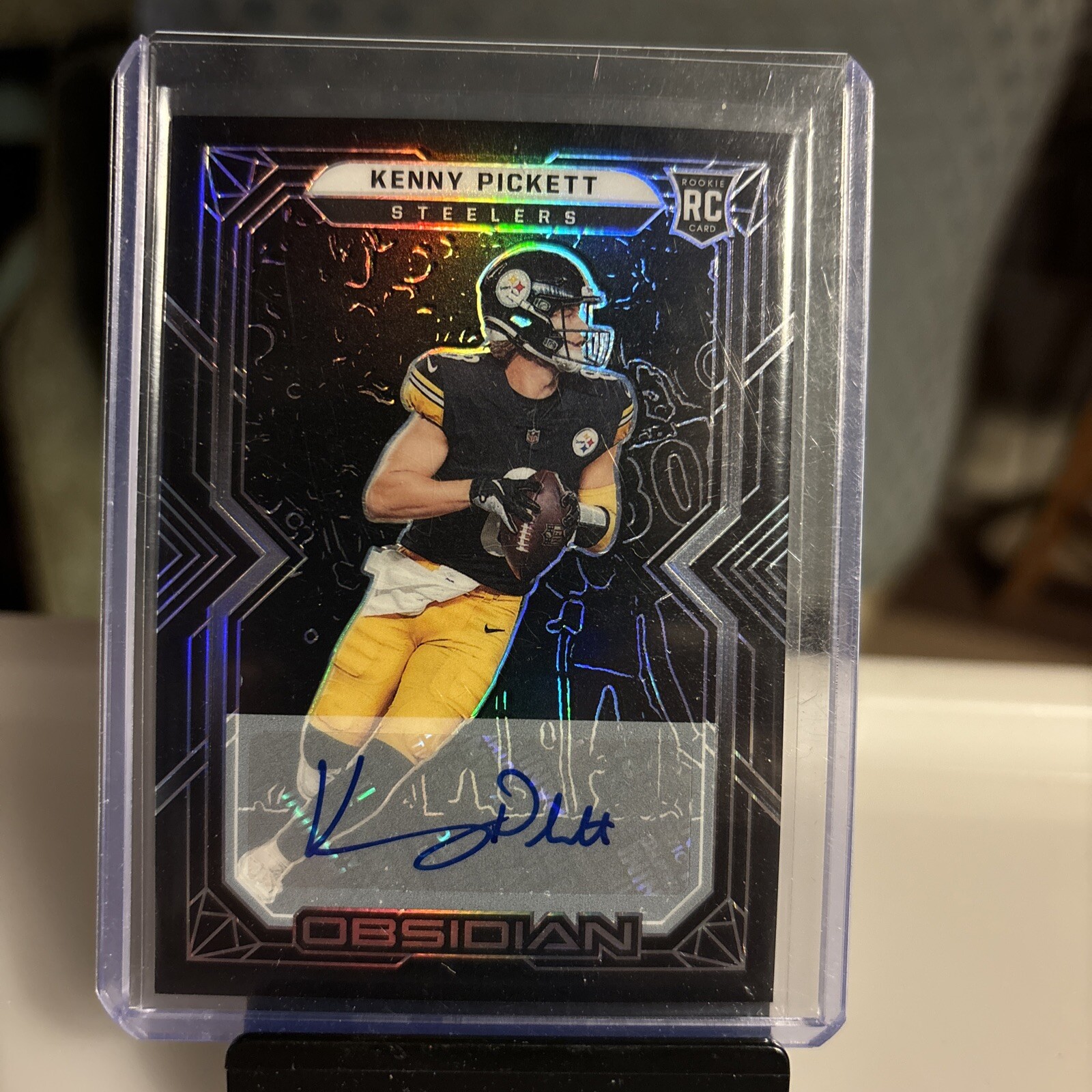 2022 Panini Obsidian - Rookies Autographs #104 Kenny Pickett /199 (AU, RC)