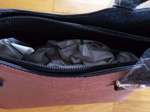 Beverly Hills Pocketbook. Brand New. - Picture 3 of 3