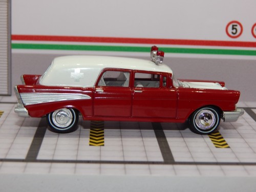 1957 Chevrolet Belair Ambulance Rescue EMT Red & White Diorama Model MINT VHTF - Picture 5 of 5