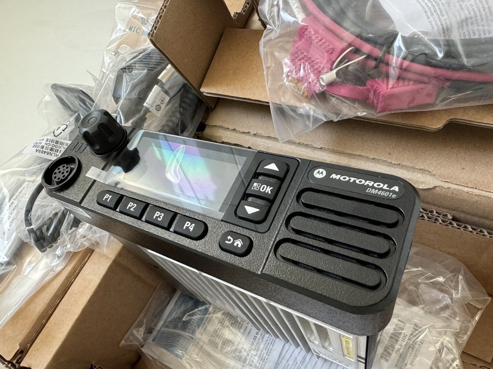 Motorola DM4601e UHF GPS Mobile Radio x1 eBay