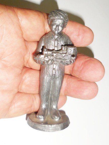 FIGURA DE PELTRE RICKER DE COLECCIÓN DISEÑO NIÑO Y TREN SIN RESERVA - Imagen 6 de 6