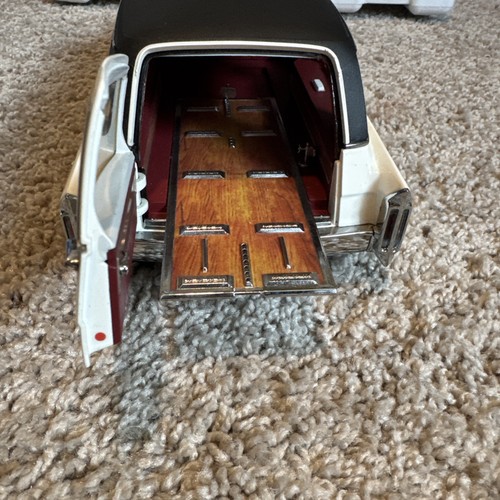 1/18 Precision Miniatures 1966 Cadillac Limousine Hearse White PMSC09-W - Picture 13 of 13
