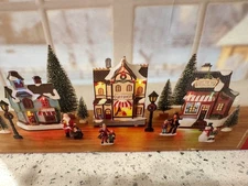 North Spruce Lane No. 8 -  Set Of 3 LED Holiday Village Houses 2025 New in BOX