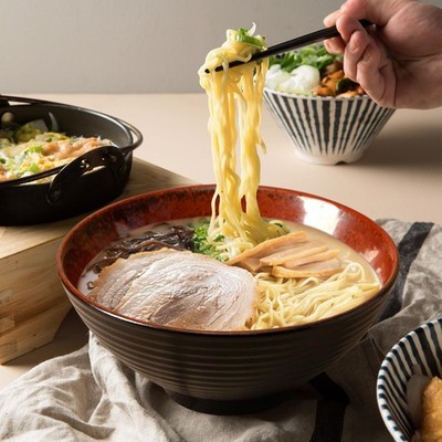 Porseleinen Ramen Kom met eetstokjes en lepels, 2 x 900ml Japanse grote schaal set voor noedels, Udon, Pho, pasta, soep & salade, handgemaakt - 14 stuks