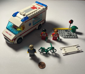 LEGO CITY Ambulance Play Set w Minifigs and Manual No Box Missing Pieces 4431