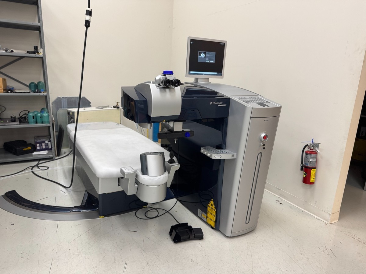 Alcon Wavelight EX500 Excimer Laser System Swivel Patient Bed