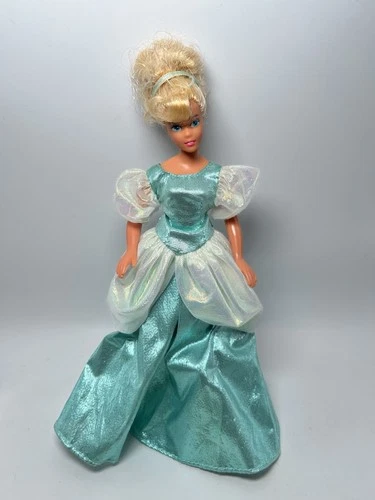 Vintage 1995 Mattel Cinderella Bubble Princess Doll Action Figure