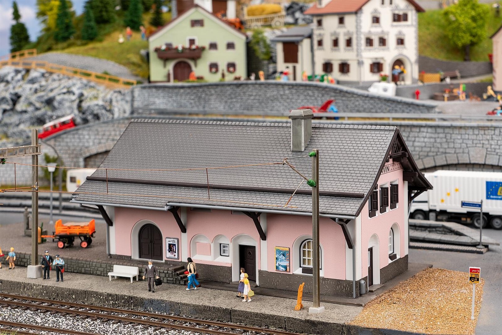 Maquette ferroviaire de la Gare de Lavin Faller 110134 pour décor de train miniature HO