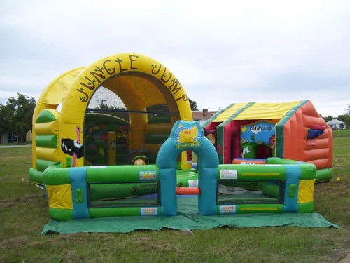 Inflatable Fence Inflata-fence ** USED barrier MASSIVE JUMPING CASTLE SALE - Picture 4 of 9
