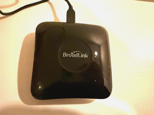 Broadlink RM4 Pro Universal Remote USED