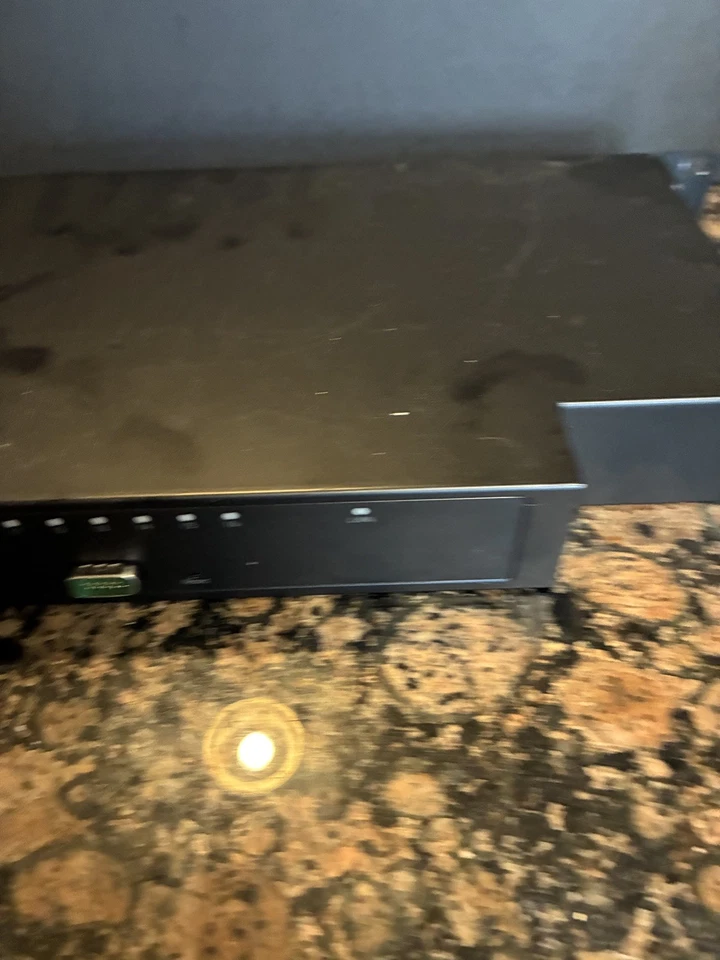 APC KVM1116P 16 port KVM over IP 2G Virtual Media switch 1 Remote 1 Local +Rails - Image 3 of 4