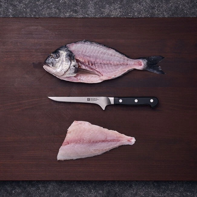 Faca de desossa flexível ZWILLING Pro 5,5 polegadas - Imagem 3 de 4