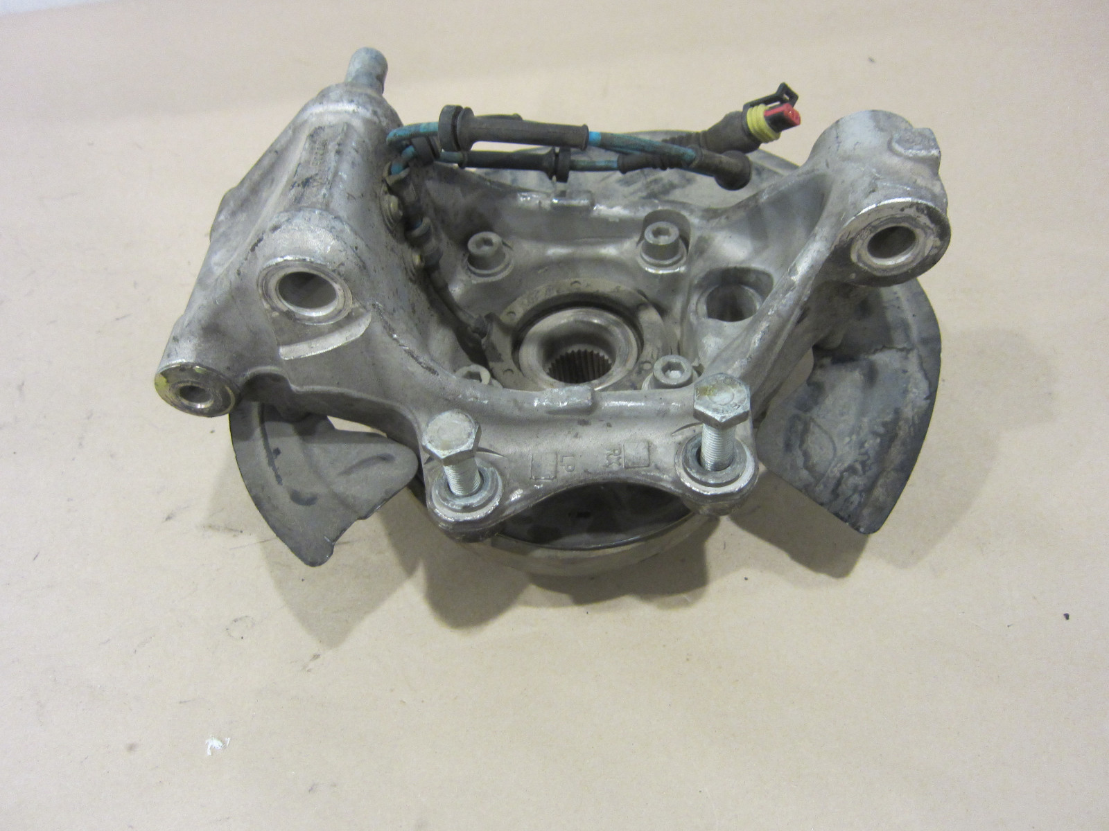 Maserati 4200 - RH Rear Stub Axel - Knuckel -Bearing - P/N 189334