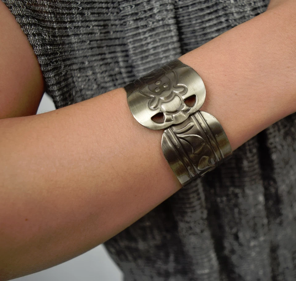Brazalete Brazalete Ajustable Tribal Plata Gunmetal MARC JACOBS NUEVO Foto 2 de 4