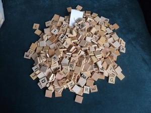 500 SCRABBLE WOOD TILE PIECES FOR ARTS AND CRAFTS EC  #1