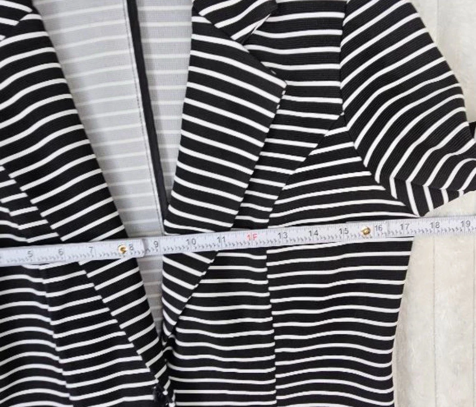 Блейзер Charlotte Russe в черно-белую полоску из смеси полиэстера размер большой - Изображение 4 из 4