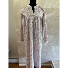 Floral Prairie Cotton Nightgown   Lace Ruffle Yoke Heart Buttons   Cottagecore M