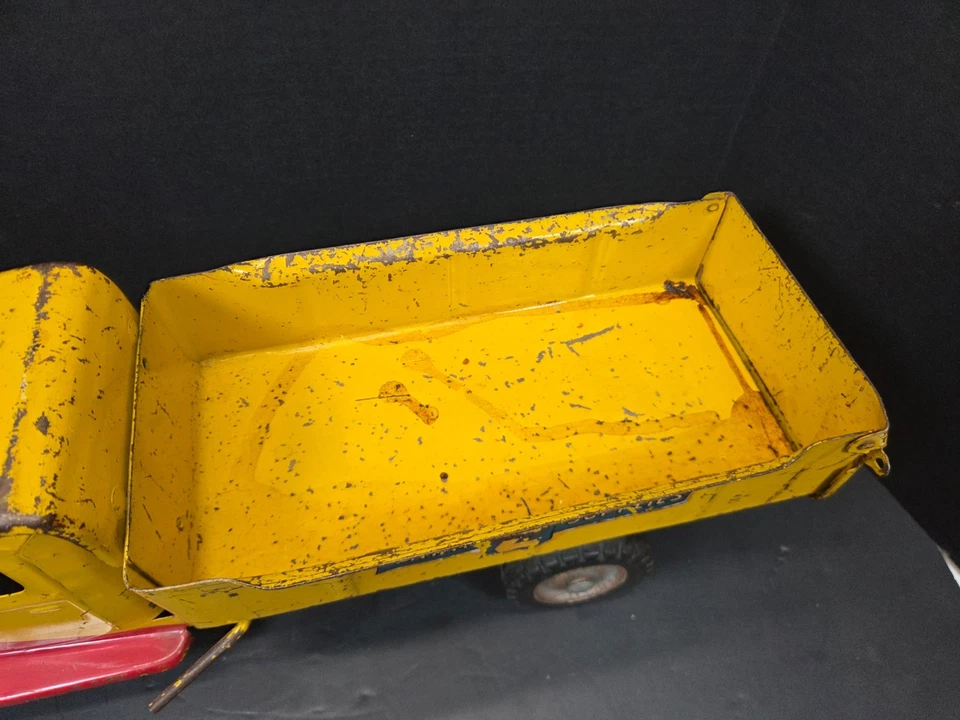 Antigo Buddy L Farm Supply Caminhão basculante longo amarelo vermelho Todo original - Imagem 3 de 4