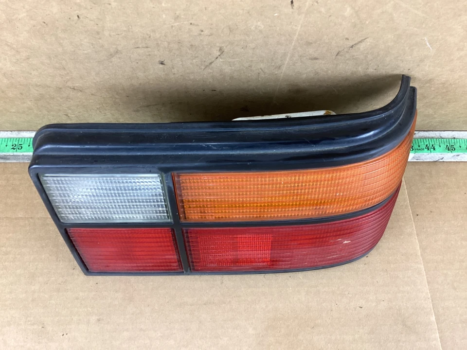 Conjunto de luz trasera derecha del lado del pasajero Hyundai Excel 1986-1989 Foto 2 de 4