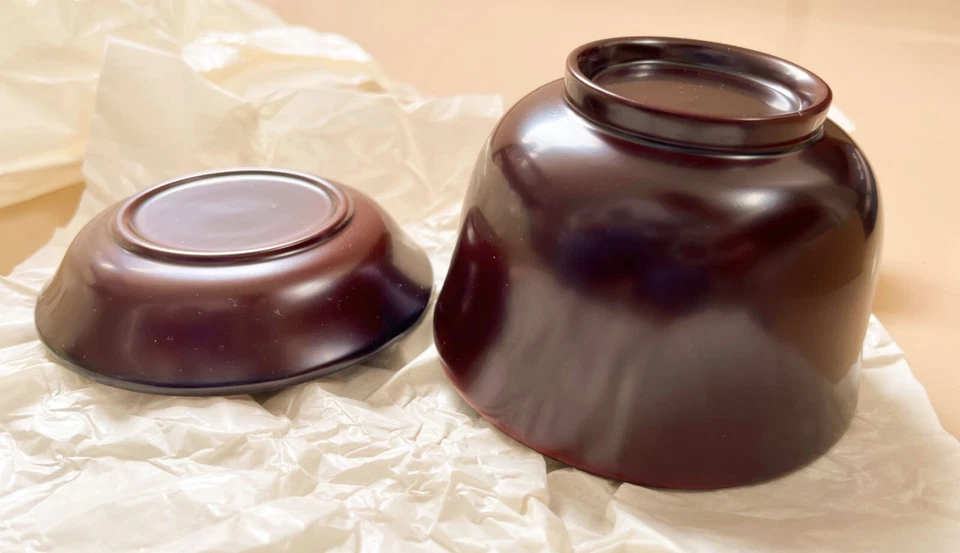 Cuenco y bandeja de laca japonesa y palillos que nunca se han usado Foto 3 de 4