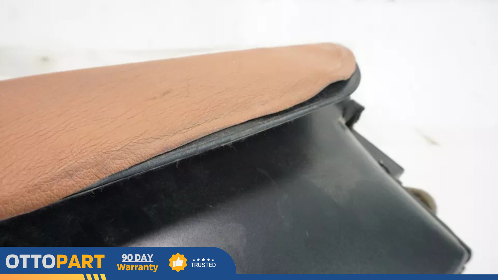 2003-2012 M139 Maserati Quattroporte Center Console Armrest Storage Compartment