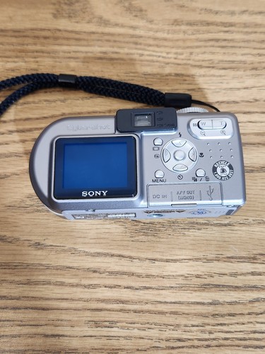 Sony Digital Camera Cybershot DSC-P10 5.0MP Silver W Battery Untested - Picture 2 of 5