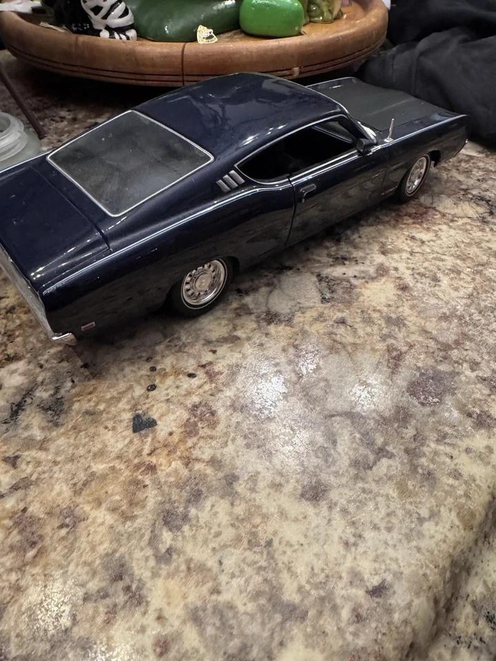 Coche modelo Ford Torino Talladega 1969 Maisto escala 1/18 Foto 3 de 4