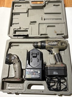 PORTER CABLE 884 19.2 V. DRILL Flashlight 845 Circular Saw Case 2 Batteries