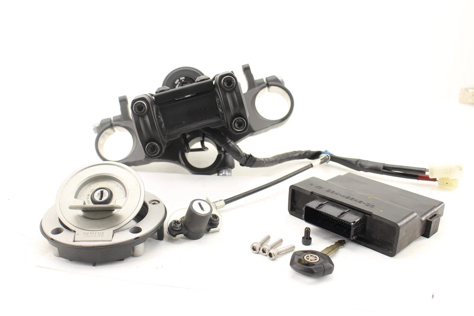 2024 YAMAHA XSR700 OEM IGNITION LOCK KEY SET GAS CAP SEAT LOCK UPPER TREE Foto 2 de 4