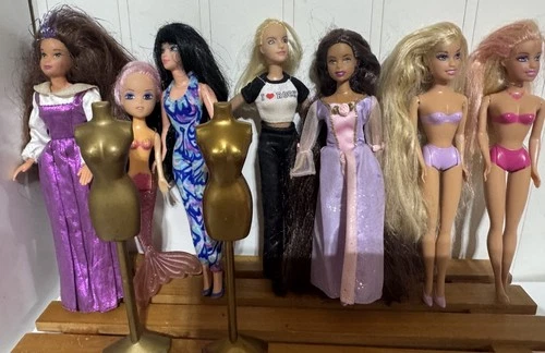 7 Vintage 1999 Mini Barbies & Similar Dolls 6-6.5 In & 2 Clothes Mannequins
