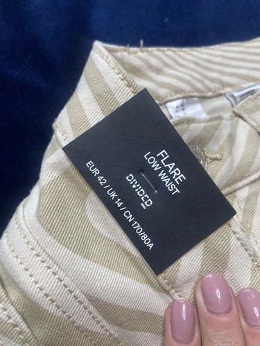 NEW BNWT H&M Beige Ripple Flare Low Waist Jeans Size 14 - Picture 4 of 10