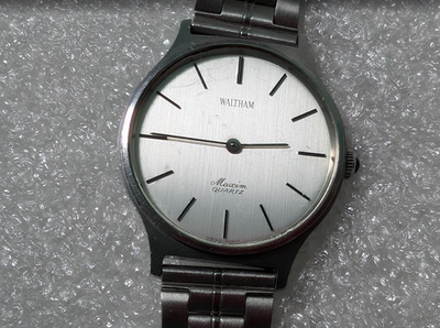 WALTHAM Maxim Quartz ブラックヴィンテージ クォーツ腕時計 RARE VINTAGE Waltham Maxim 2102070. SWISS. WORKS. NEW BATTERY. | eBay