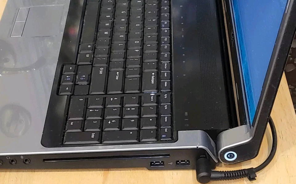 873 - Computador portátil Dell Studio 1737 PP31L - PARA PEÇAS / COMO ESTÁ - Imagem 4 de 4