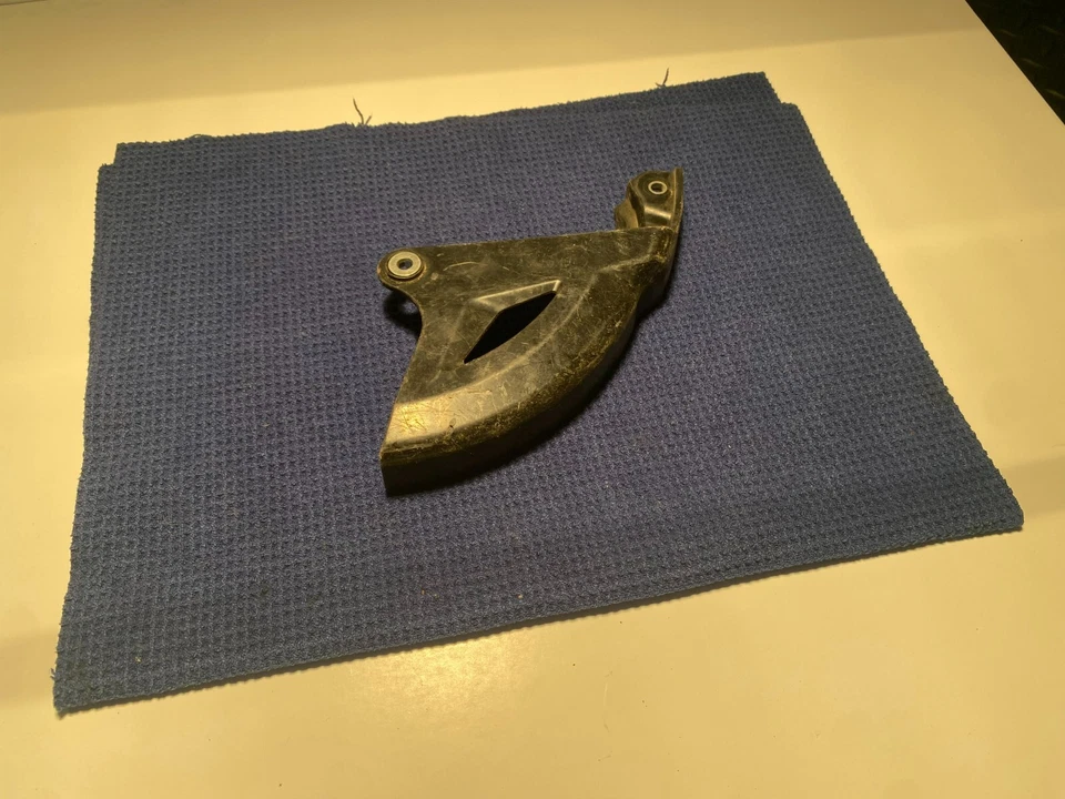 2004 03-05 YZ450F YZ 450F Pinza de freno trasera Protector de rotor Cubierta Frenos Foto 4 de 4